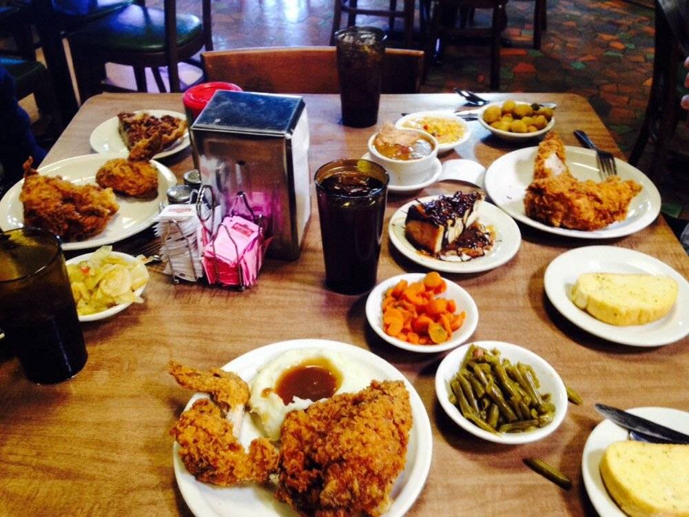 Victors Cafeteria | restaurant | 109 W Main St, New Iberia, LA 70560, USA | 3373699924 OR +1 337-369-9924