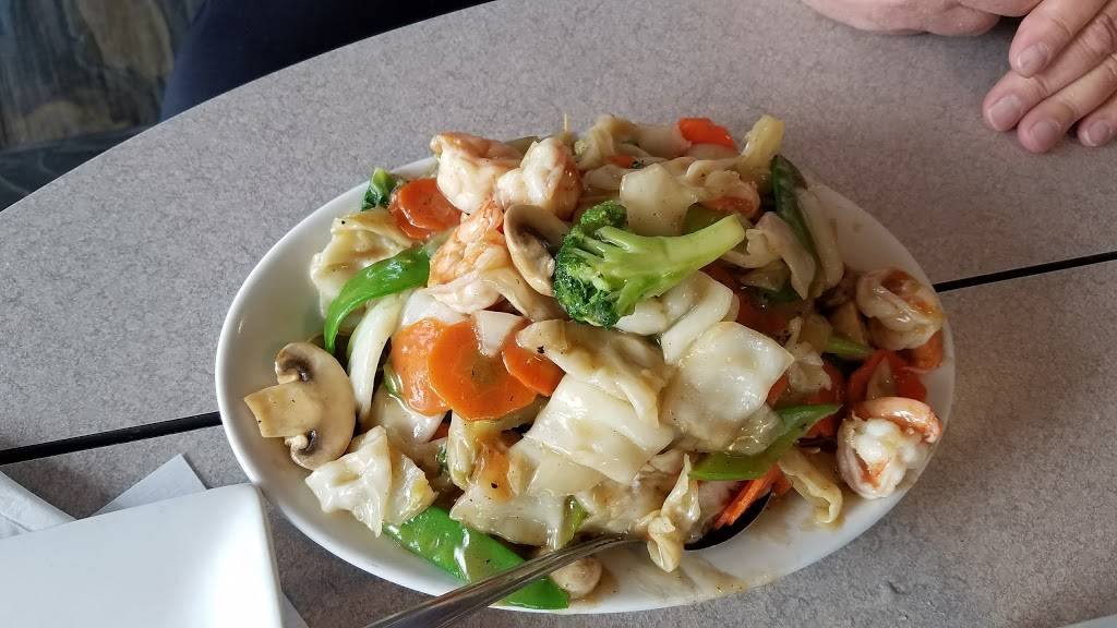 Que Viet Village House | restaurant | 6100 Brooklyn Blvd, Brooklyn Center, MN 55429, USA | 7635600215 OR +1 763-560-0215