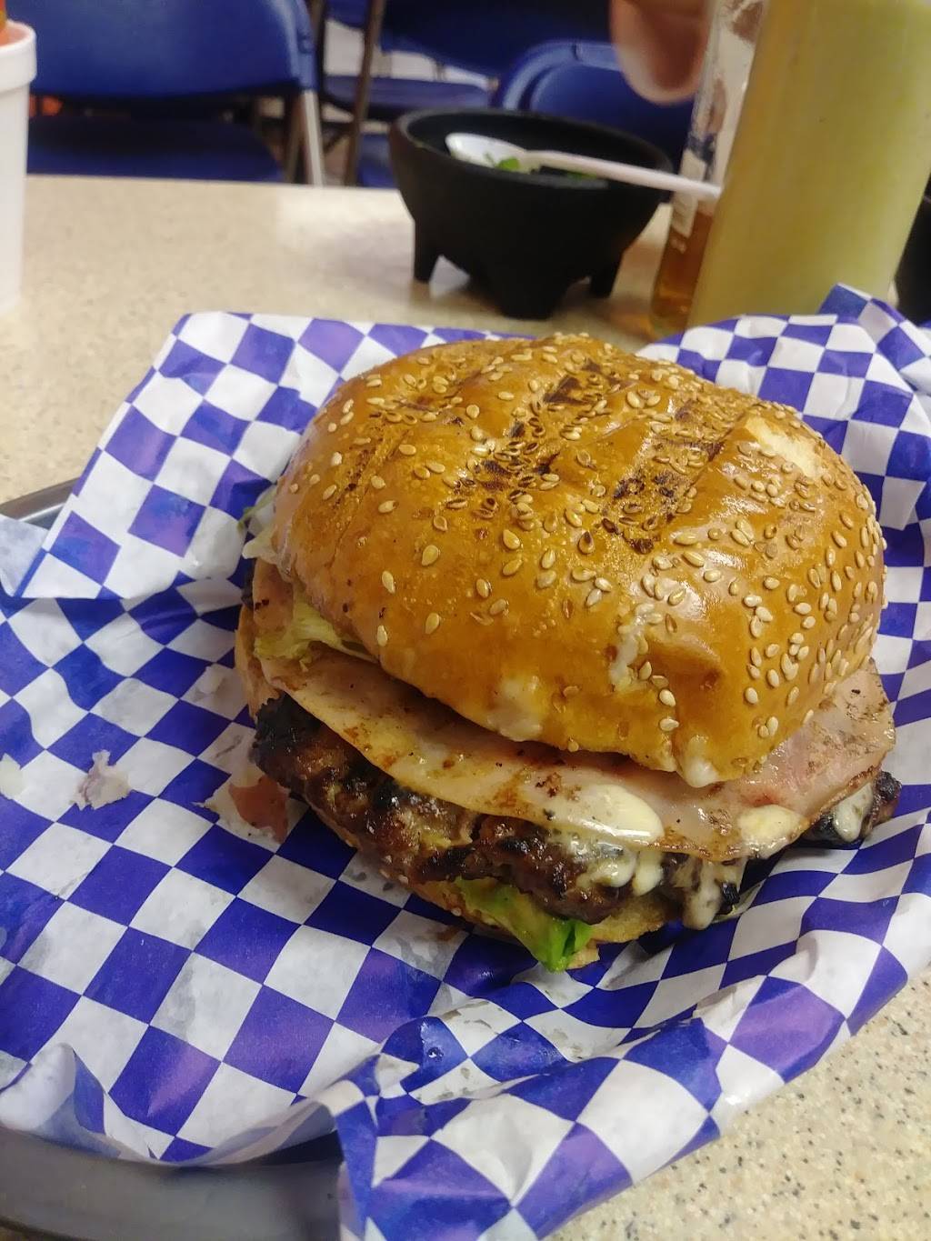 Alekas Burgers & Tacos | restaurant | 2518, 4122 Broadway Blvd, Garland, TX 75043, USA | 2149578804 OR +1 214-957-8804