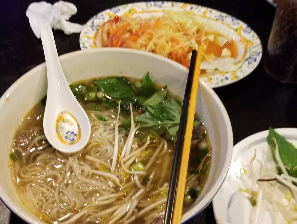 Rock N Thai | restaurant | 3013 W Shore Dr Unit 10, Holland, MI 49424, USA | 6167968842 OR +1 616-796-8842