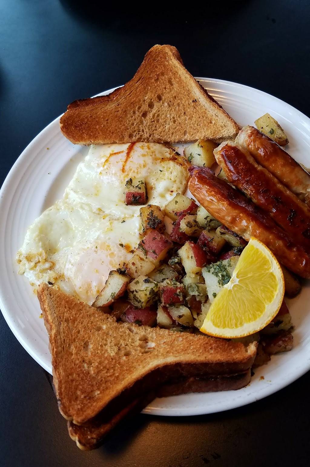 Squaretoes Restaurant | restaurant | 30 York St, Kennebunk, ME 04043, USA | 2079856636 OR +1 207-985-6636