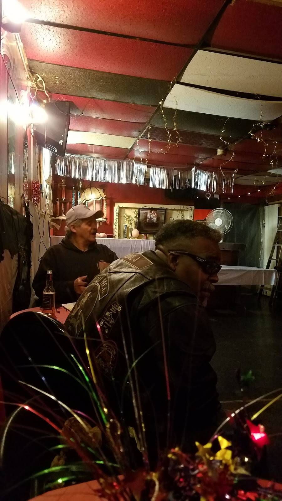 JJ Fish & Chicken | restaurant | 405 W Center St, Milwaukee, WI 53212, USA | 4142699007 OR +1 414-269-9007