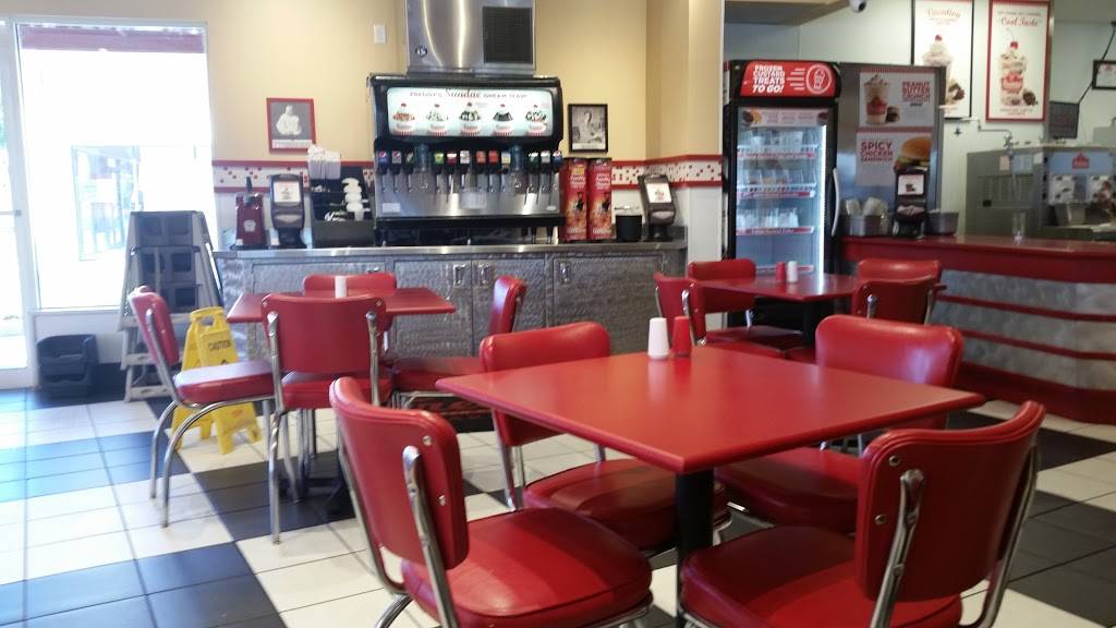Freddys Frozen Custard & Steakburgers | restaurant | 3558 SW College Rd, Ocala, FL 34474, USA | 3525120577 OR +1 352-512-0577