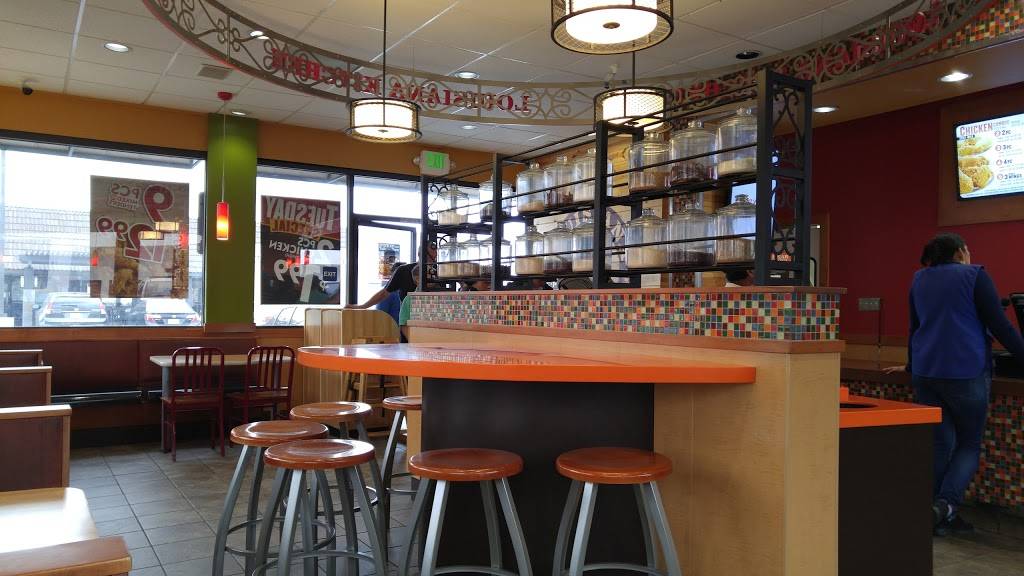 Popeyes Louisiana Kitchen | restaurant | 1244 17th St, Santa Ana, CA 92701, USA | 7148349709 OR +1 714-834-9709