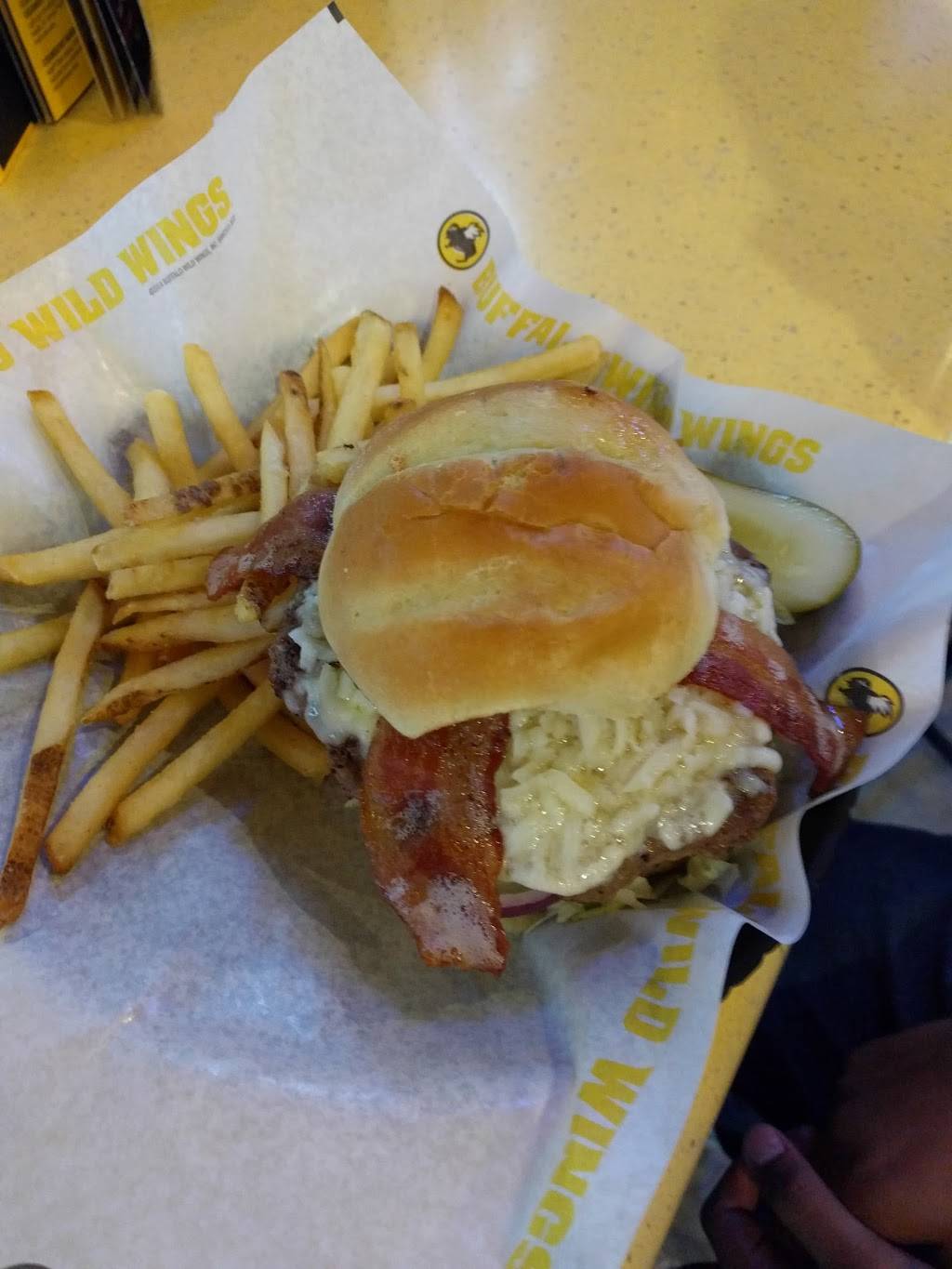 Buffalo Wild Wings | restaurant | 7111 South Kingery Hwy, Willowbrook, IL 60527, USA | 6304556051 OR +1 630-455-6051