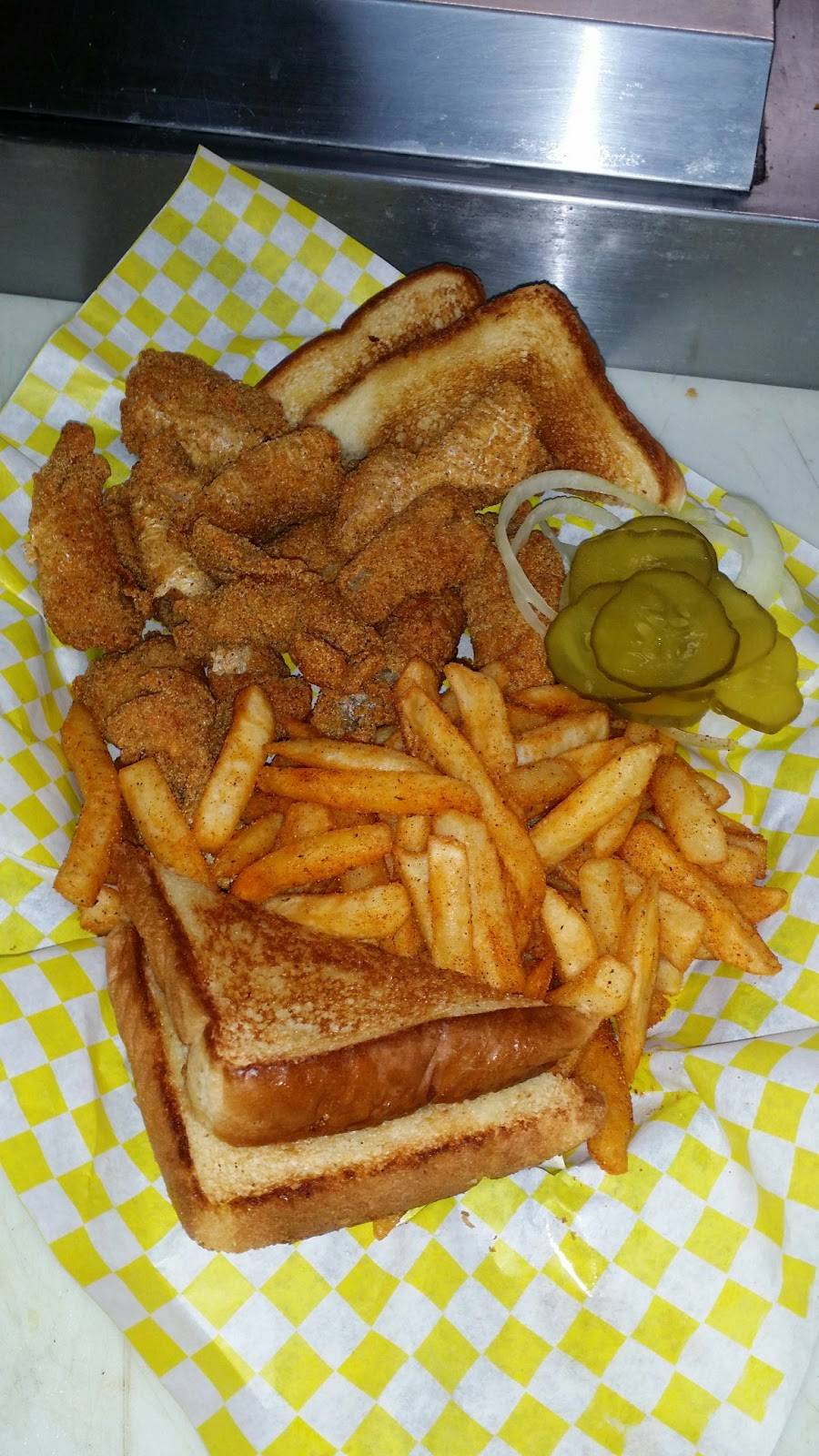 The Signature Club | restaurant | 9002 Overland Plaza, Overland, MO 63114, USA | 3142228966 OR +1 314-222-8966