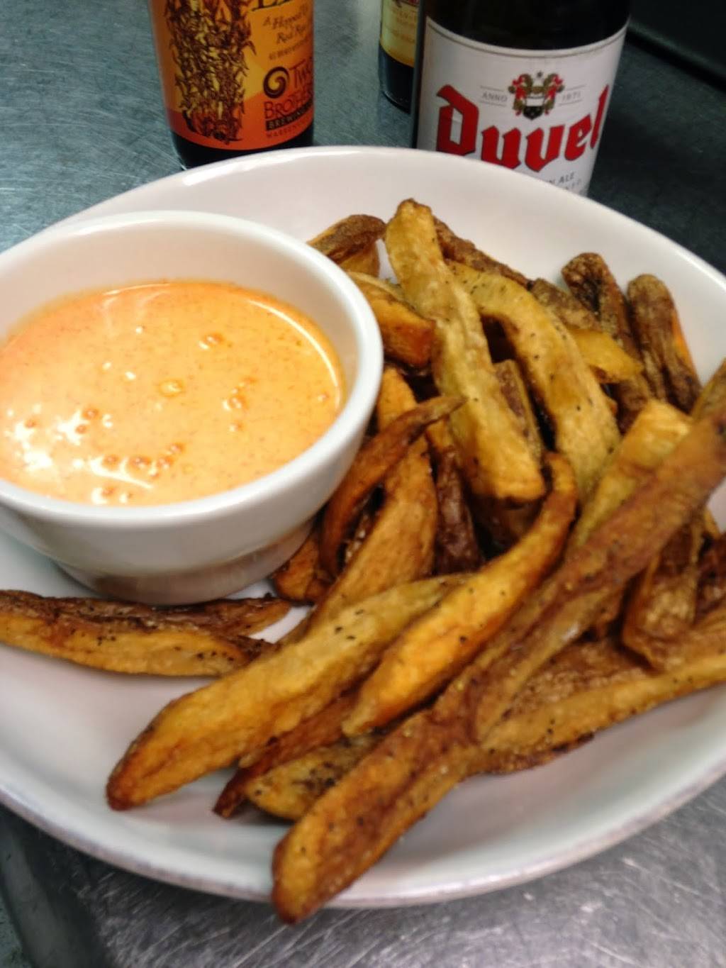 Declans Irish Pub | restaurant | 1240 N Wells St, Chicago, IL 60610, USA | 3126425522 OR +1 312-642-5522