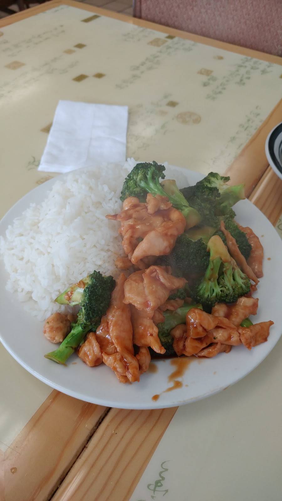 Lucky China | restaurant | 838 Silver Ln, East Hartford, CT 06118, USA | 8605686668 OR +1 860-568-6668