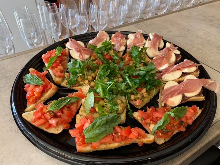 Traiteur la Bella cucina | restaurant | 895 Boulevard des Laurentides, Piedmont, QC J0R 1K0, Canada | 5147957120 OR +1 514-795-7120