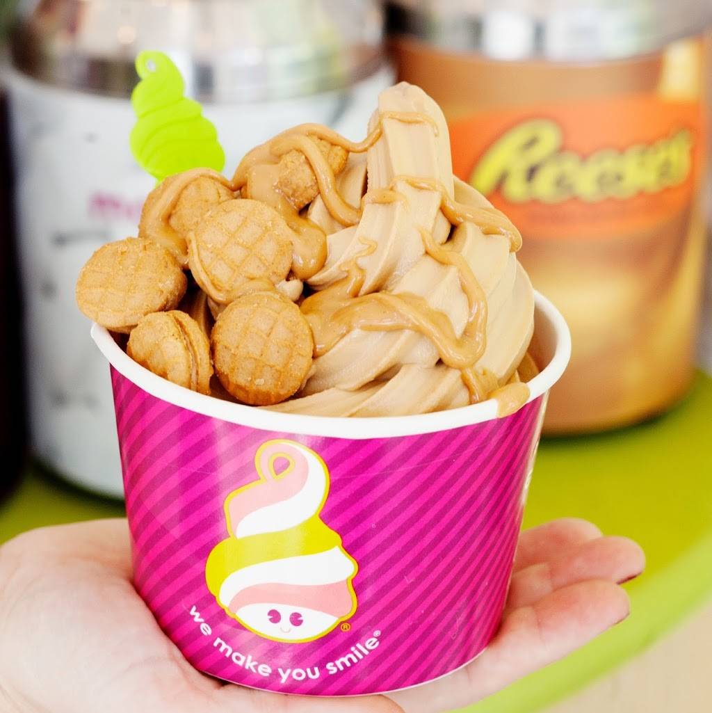 Menchies Frozen Yogurt | bakery | 3225 Sports Arena Blvd Ste 105, San Diego, CA 92110, USA | 6192215944 OR +1 619-221-5944