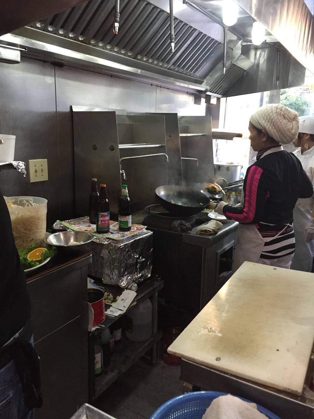 Amazing Thai Cuisine | restaurant | 5210 Roosevelt Way NE, Seattle, WA 98105, USA | 2065280102 OR +1 206-528-0102