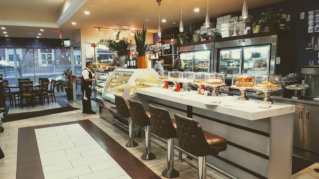 Golden Dolphin Diner | restaurant | 365 Main St, Huntington, NY 11743, USA | 6313519680 OR +1 631-351-9680