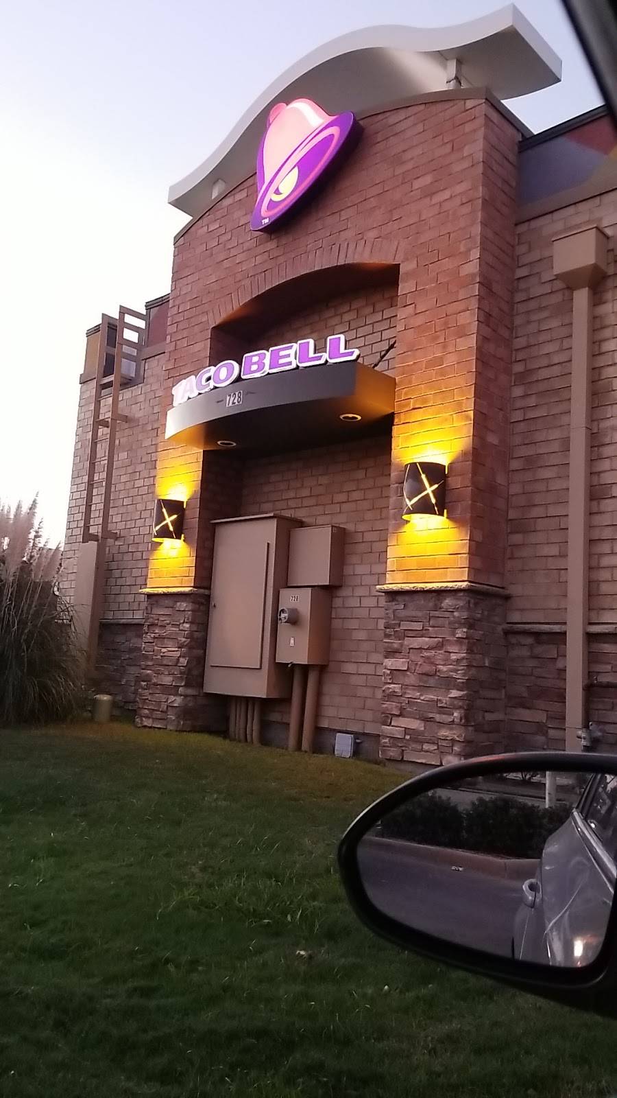 Taco Bell | meal takeaway | 728 E Main St, Grand Prairie, TX 75050, USA | 9722668468 OR +1 972-266-8468