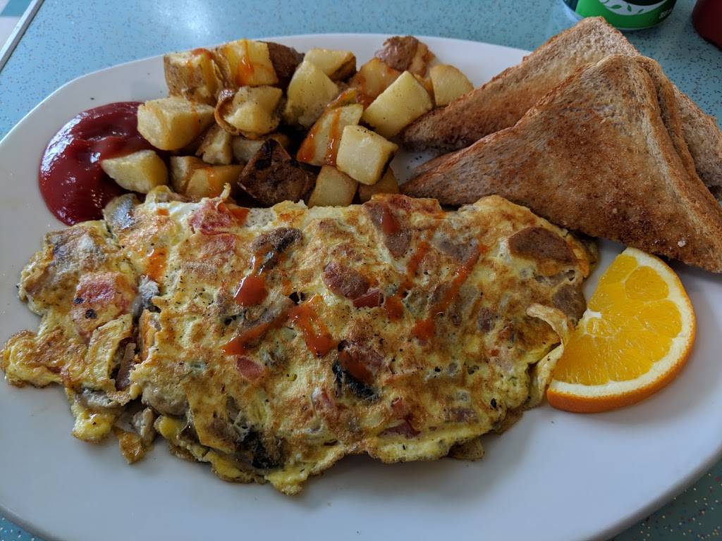 Route 401 Diner | restaurant | 2 Ronson Dr, Etobicoke, ON M9W 1B2, Canada | 4162477836 OR +1 416-247-7836