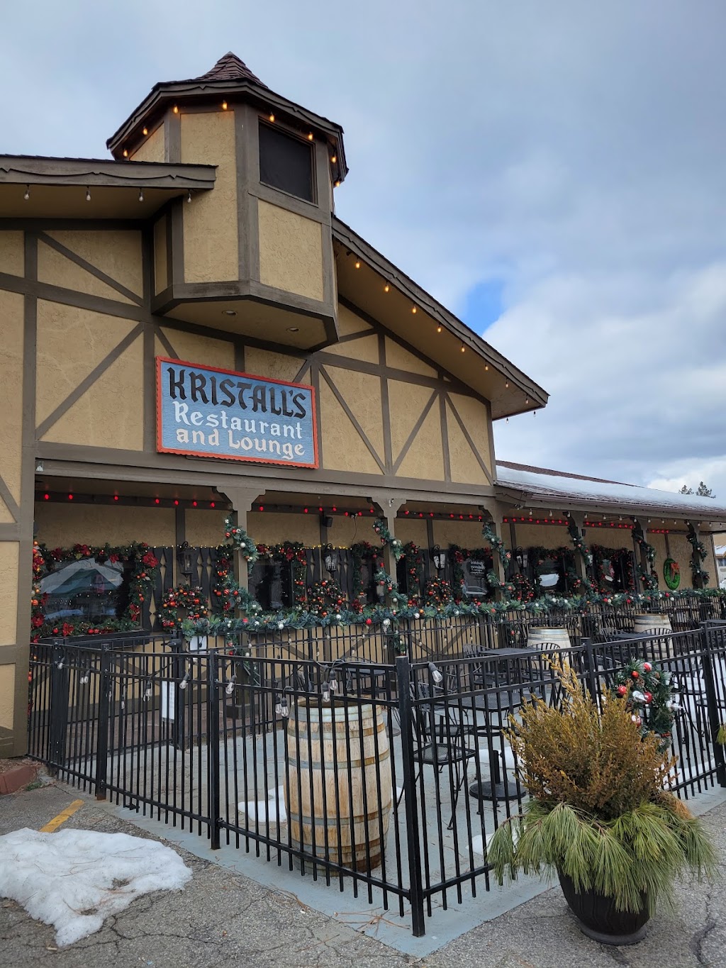 Kristalls Restaurant & Lounge | restaurant | 280 US-2, Leavenworth, WA 98826, USA | 5095485267 OR +1 509-548-5267