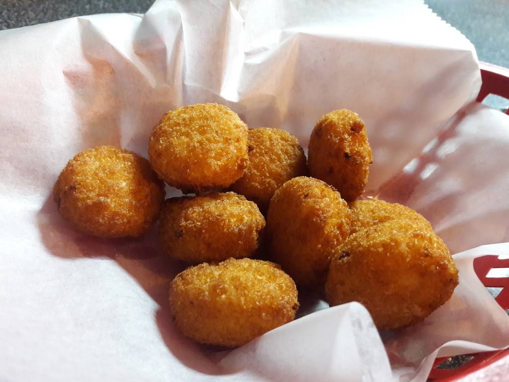 Daryls Dine-In | restaurant | US-40, St Elmo, IL 62458, USA | 6188299727 OR +1 618-829-9727