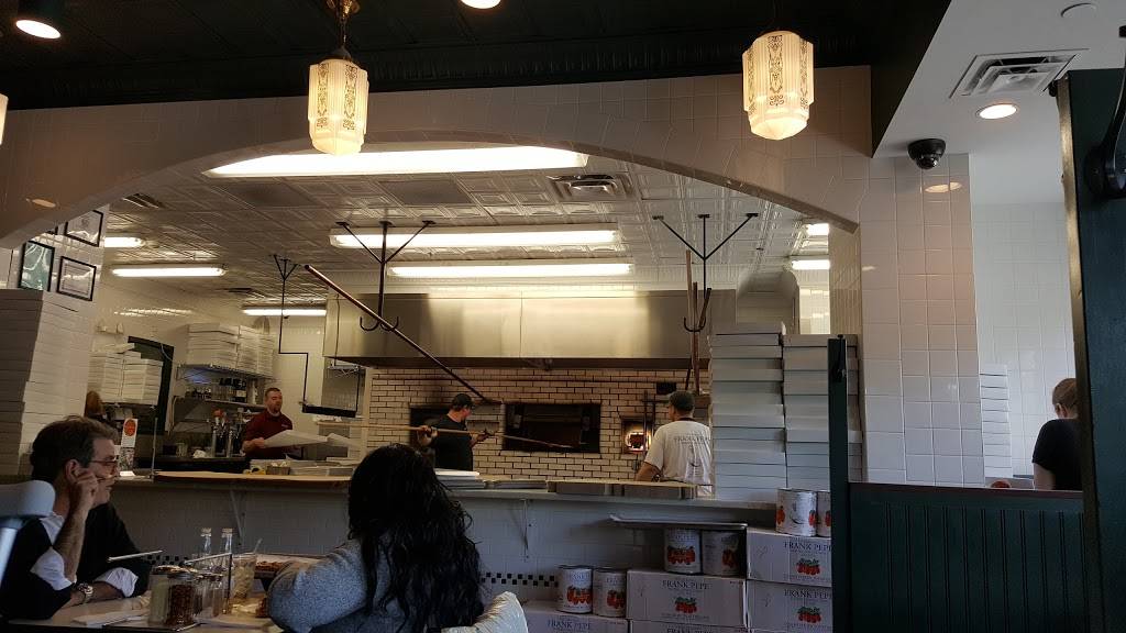 Frank Pepe Pizzeria Napoletana | restaurant | 199 Boylston St, Chestnut Hill, MA 02467, USA | 6179647373 OR +1 617-964-7373