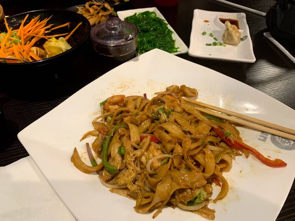 Fun noodle bar | restaurant | 5317 Menaul Blvd NE, Albuquerque, NM 87110, USA | 5058816888 OR +1 505-881-6888