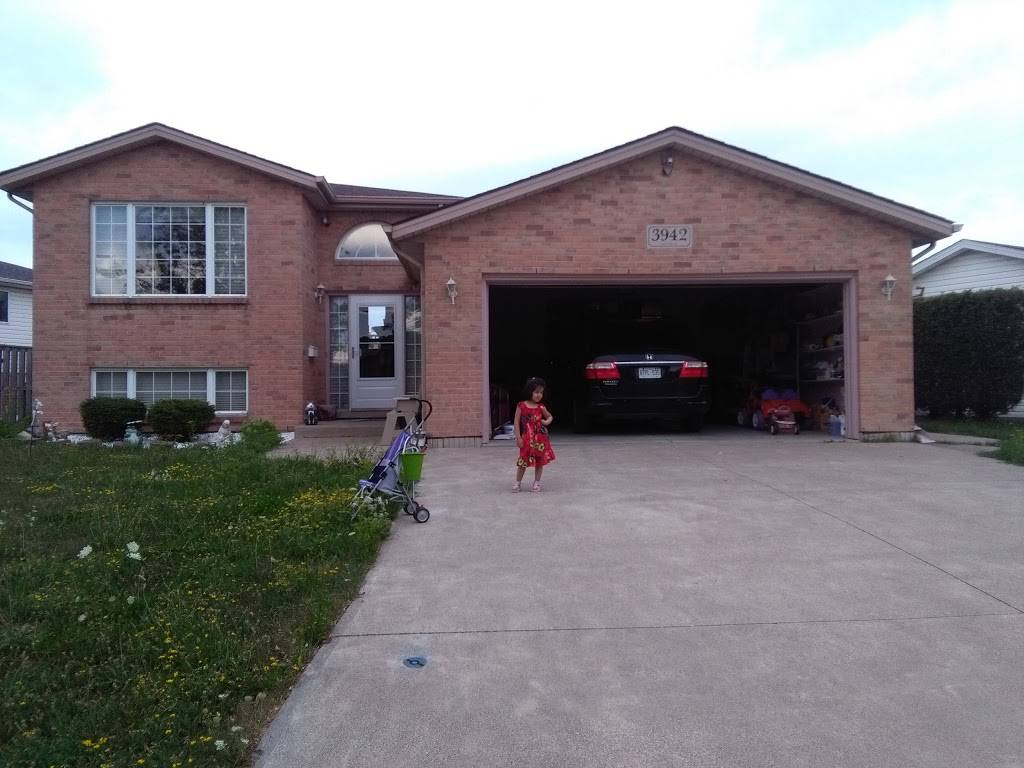 Pizza Depot | meal takeaway | 1527 Provincial Rd, Windsor, ON N8W 5V7, Canada | 5192569711 OR +1 519-256-9711