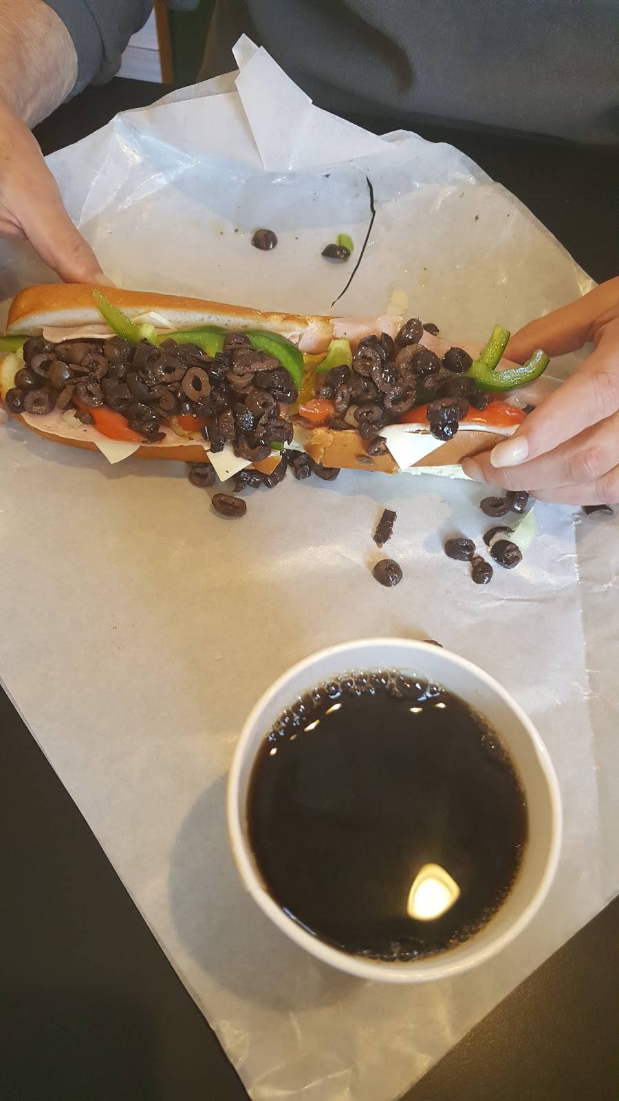 Amatos | restaurant | 3 Main St, Gorham, ME 04038, USA | 2078392511 OR +1 207-839-2511