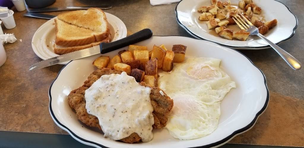 Dora Cafe | restaurant | 3201 N Hwy 19A, Mt Dora, FL 32757, USA | 3523832323 OR +1 352-383-2323