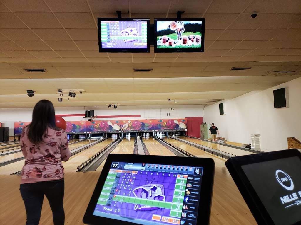 Nellie Fox Bowl & Sport Shop | restaurant | 3587 Molly Pitcher Hwy, Chambersburg, PA 17202, USA | 7173752222 OR +1 717-375-2222