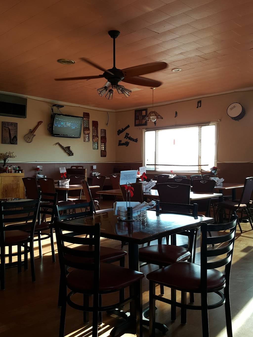 AngLes Bar & Grill | restaurant | 25590 IN-2, South Bend, IN 46619, USA | 5742329000 OR +1 574-232-9000