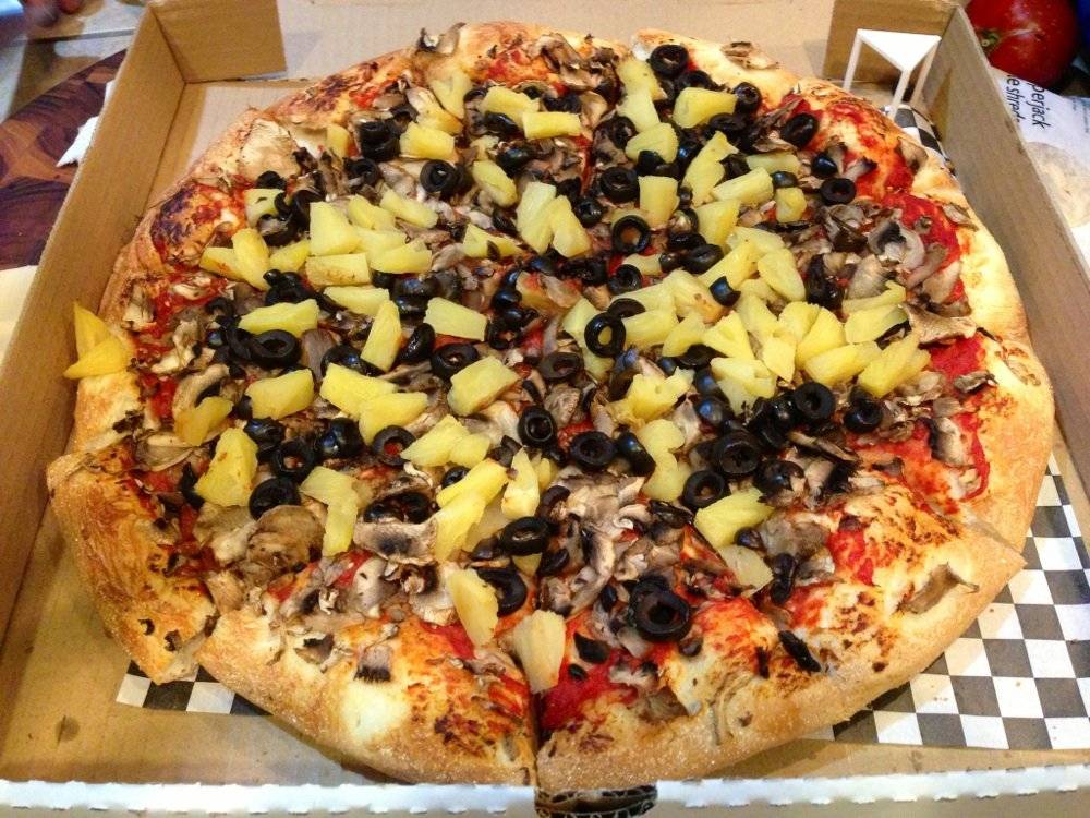 Neighbors Pizza | restaurant | 1957 McGowan Pkwy, Olivehurst, CA 95961, USA | 5307490500 OR +1 530-749-0500