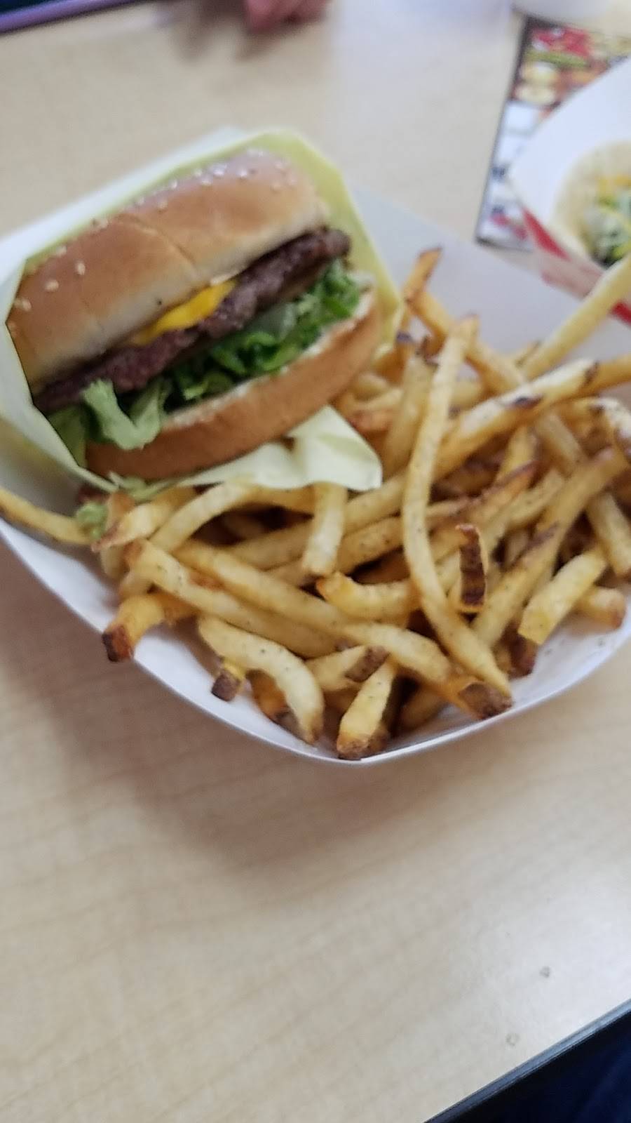 Dinos Chicken & Burgers | restaurant | 6135 Pacific Blvd, Huntington Park, CA 90255, USA | 3235854444 OR +1 323-585-4444