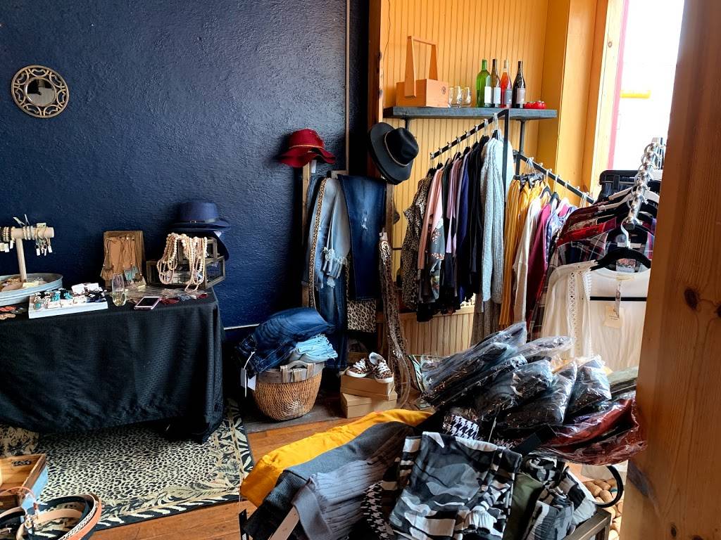 Wine Down Dog | restaurant | 41 Cowlitz St W B, Castle Rock, WA 98611, USA | 2065501451 OR +1 206-550-1451