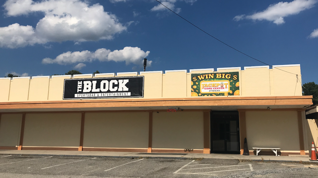 The Block | restaurant | 16912 Warwick Blvd, Newport News, VA 23603, USA | 7572340299 OR +1 757-234-0299