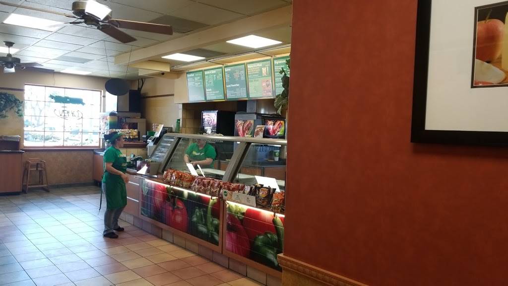 Subway | restaurant | 11256 Merritt St, Castroville, CA 95012, USA | 8316331900 OR +1 831-633-1900