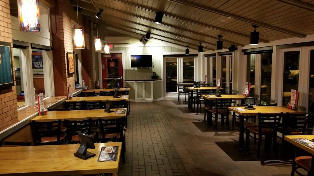 Chilis Grill & Bar | meal takeaway | 25987 US Hwy 19 N, Clearwater, FL 33763, USA | 7277993505 OR +1 727-799-3505