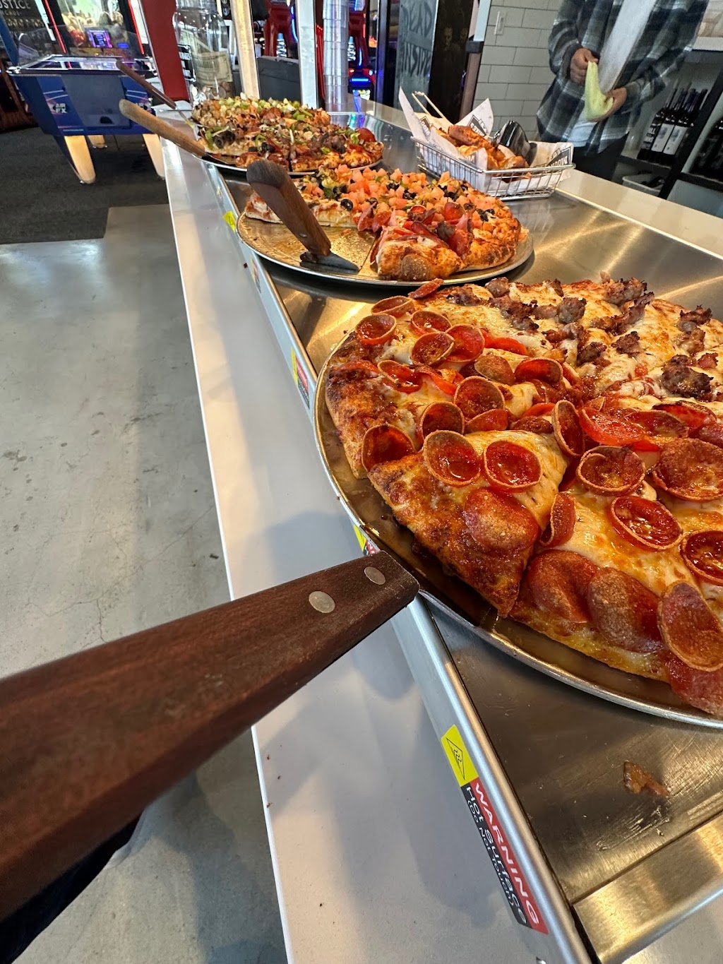 Mountain Mikes Pizza | meal delivery | 441 5 Cities Dr, Pismo Beach, CA 93449, USA | 8054267100 OR +1 805-426-7100