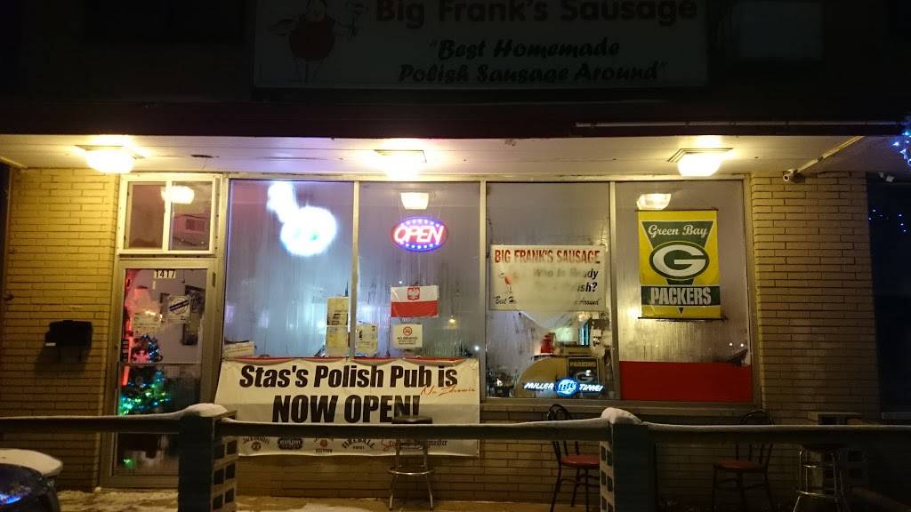 Big Franks Sausage | restaurant | 918 Carroll St, East Chicago, IN 46312, USA | 2193789556 OR +1 219-378-9556