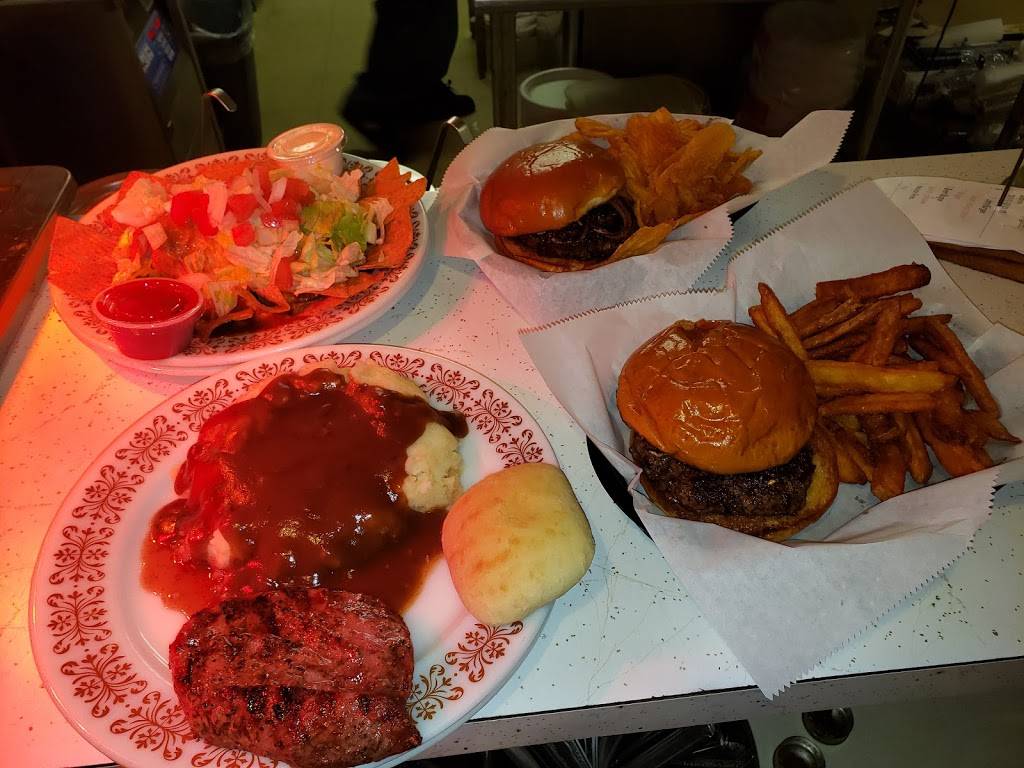 Johnnys Roadhouse | restaurant | 2278 E, US-10, Custer, MI 49405, USA | 2317572585 OR +1 231-757-2585