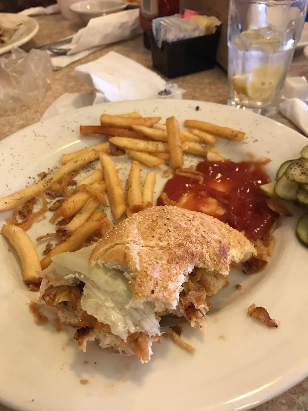 Romeo Family Restaurant | restaurant | 66020 Van Dyke, Washington, MI 48095, USA | 5867526211 OR +1 586-752-6211