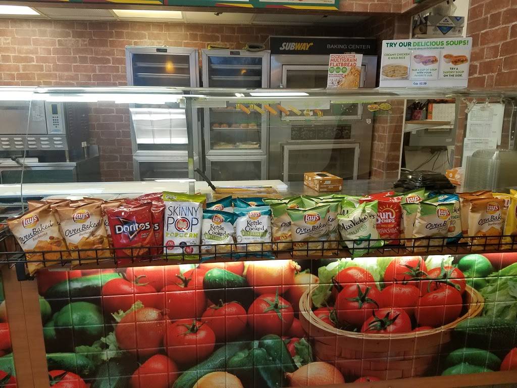Subway Restaurants | restaurant | 220 N Smith St, Palatine, IL 60067, USA | 8473581313 OR +1 847-358-1313