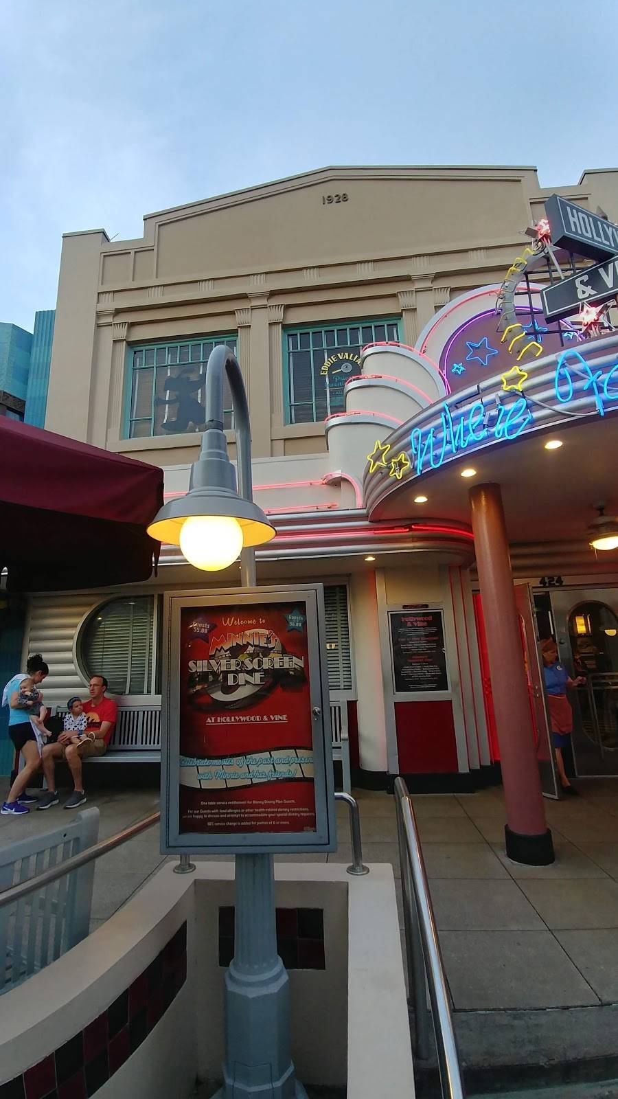 Hollywood & Vine | restaurant | 351 S Studio Dr N, Orlando, FL 32830, USA | 4079393463 OR +1 407-939-3463