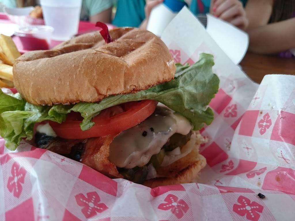 The White Cottage Snack Bar | restaurant | 863 W Woodstock Rd, Woodstock, VT 05091, USA | 8024573455 OR +1 802-457-3455