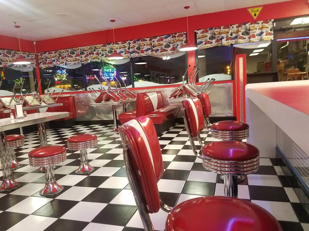 Triangle Drive In | restaurant | 240 W Shaw Ave, Clovis, CA 93612, USA | 5594723049 OR +1 559-472-3049