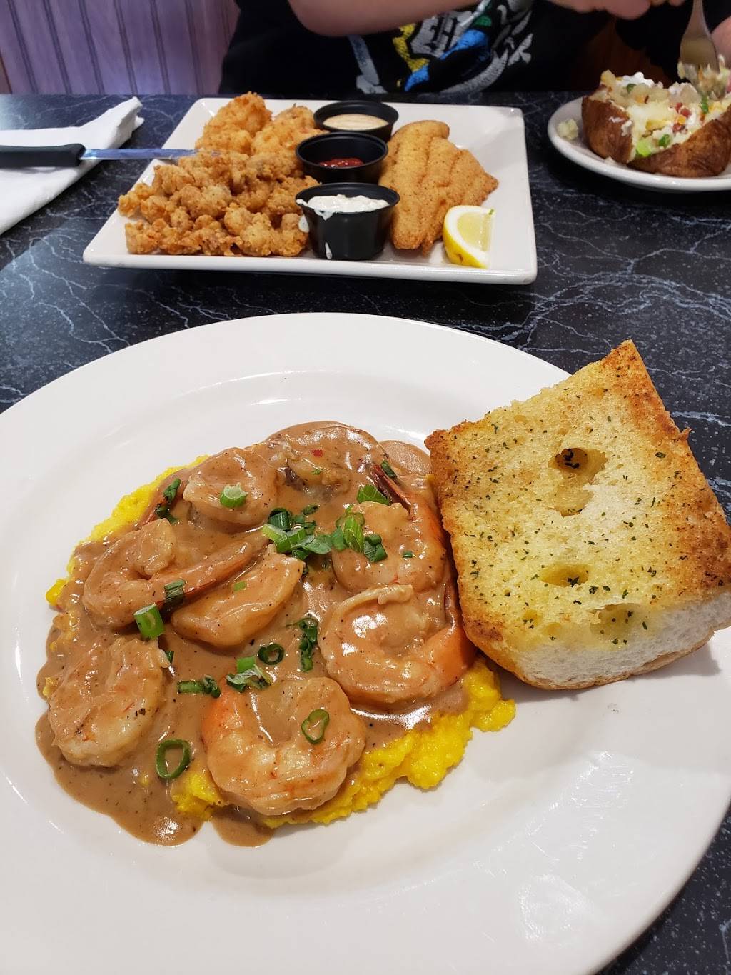 City Limits Seafood & Steaks | restaurant | 392 Main St, Philadelphia, MS 39350, USA | 6013892333 OR +1 601-389-2333