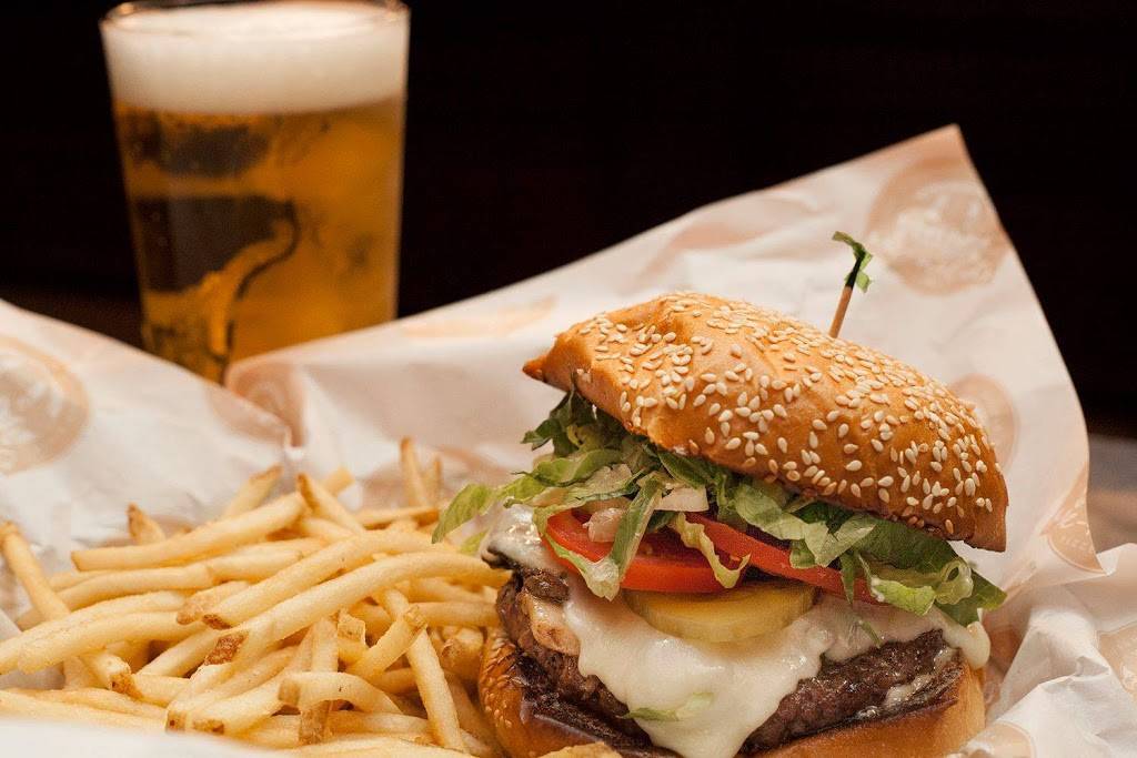 Me-n-Eds Victory Grill | restaurant | 4010 N Cedar Ave, Fresno, CA 93726, USA | 5592300496 OR +1 559-230-0496