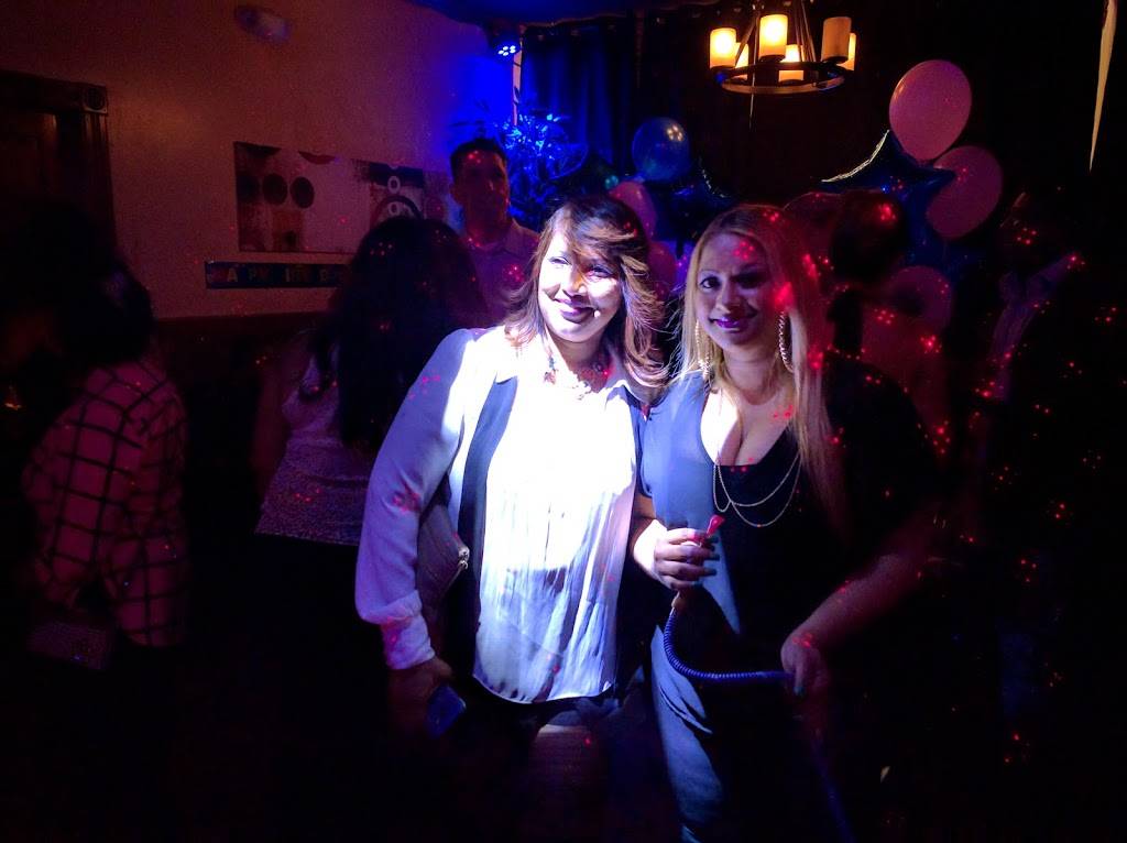 Mingles | restaurant | 13018 101st Ave, Jamaica, NY 11419, USA | 7188056507 OR +1 718-805-6507