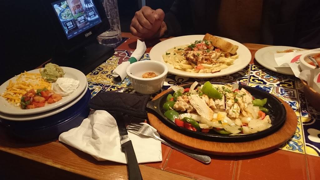 Chilis Grill & Bar | meal takeaway | 15735 S Harlem Ave, Orland Park, IL 60462, USA | 7083421626 OR +1 708-342-1626