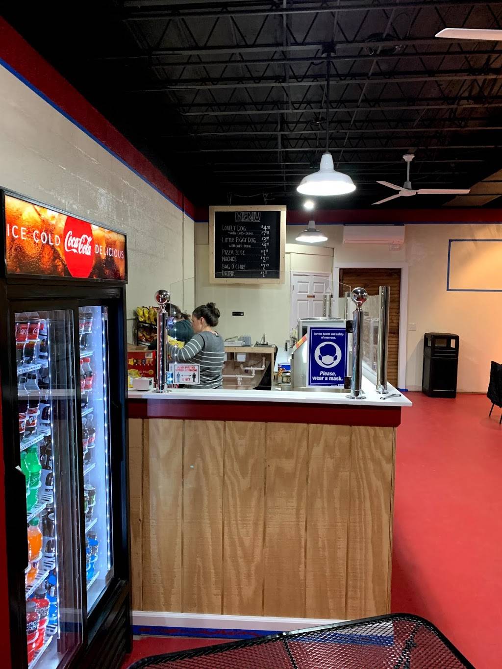 Piggys Place | restaurant | 2028 Magnolia Ave, Buena Vista, VA 24416, USA | 5407848015 OR +1 540-784-8015