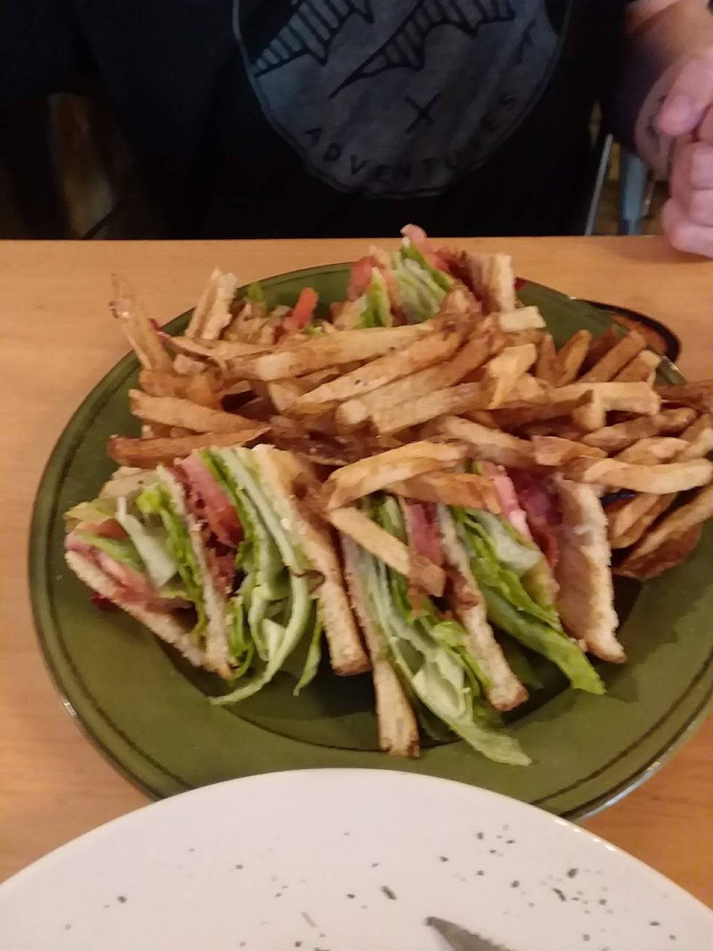 Mad Moose Saloon | restaurant | 39 N Washington St, North Attleborough, MA 02760, USA | 5086956701 OR +1 508-695-6701