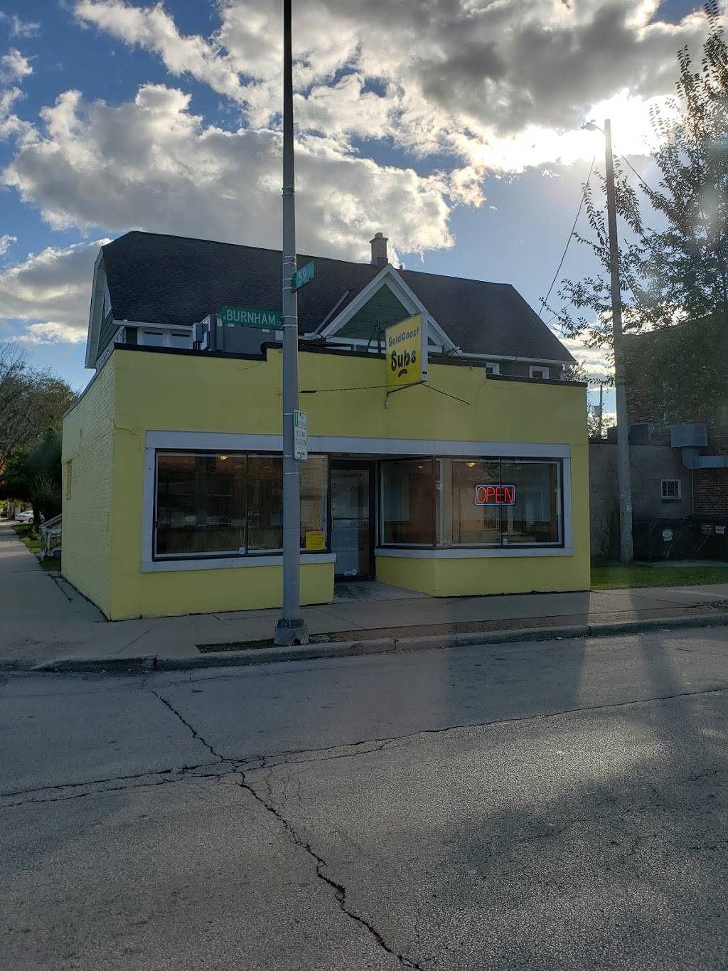 Gold Coast Subs | meal takeaway | 5901 W Burnham St, Milwaukee, WI 53219, USA | 4143211688 OR +1 414-321-1688