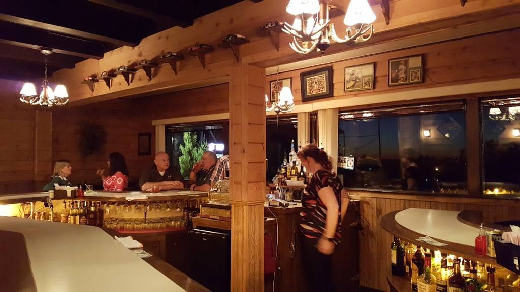 Club Chalet | restaurant | 4642 Nicolet Dr, Green Bay, WI 54311, USA | 9208662341 OR +1 920-866-2341