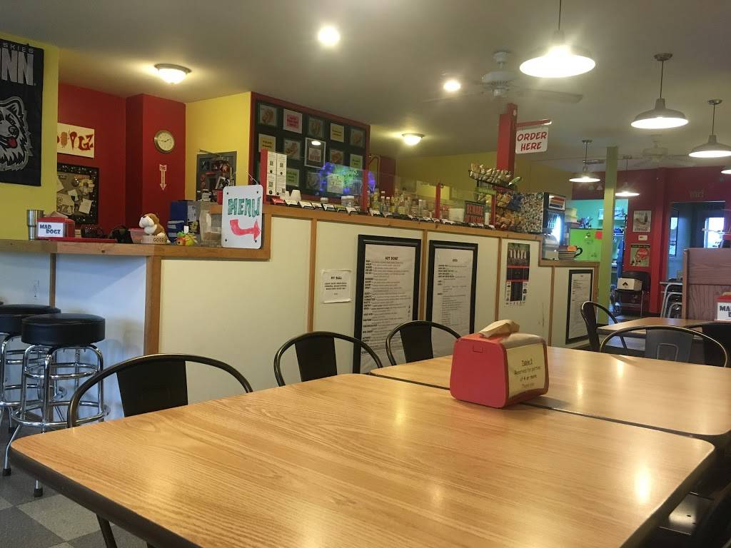 Mad Dogz | restaurant | 3916 W River Dr NE, Comstock Park, MI 49321, USA | 6166479449 OR +1 616-647-9449